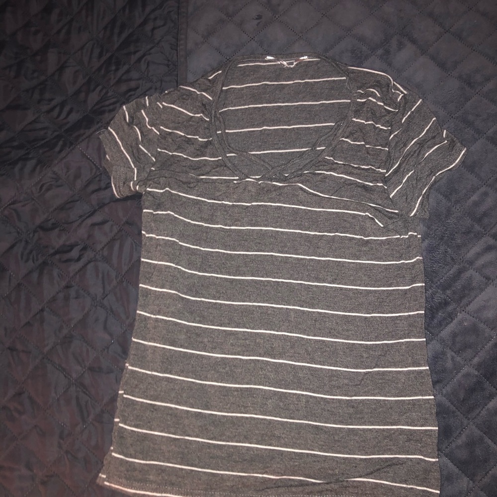 V neck shirt with cross cross